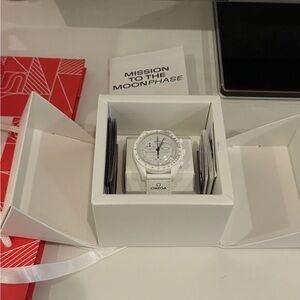 Moonswatch moonphase Snoopy White - never worn